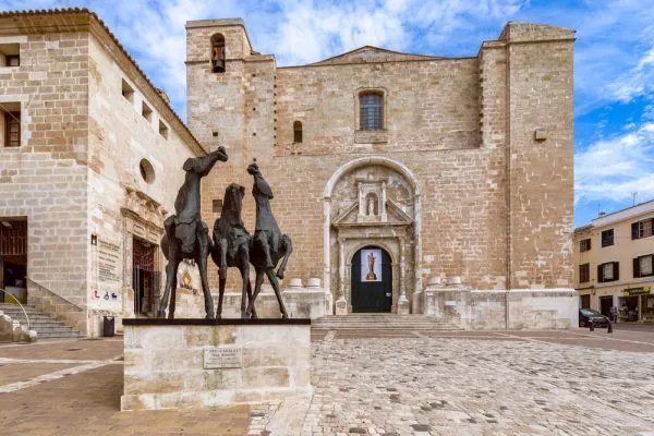 Historic horse statue and Santa Maria church in Mahon square